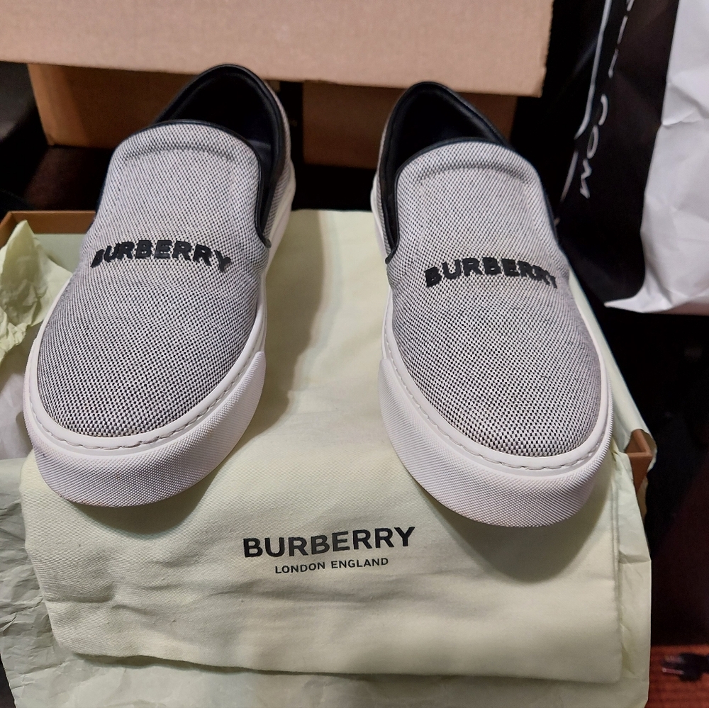 Burberry Slip-ons